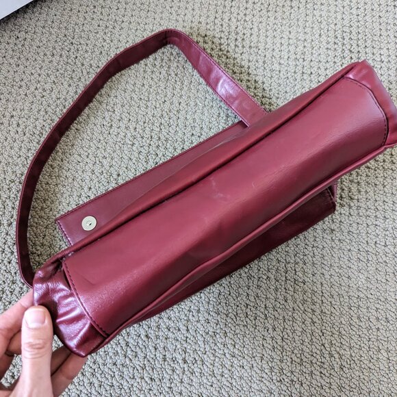 Very cute maroon red faux leather shoulder bag - perfect for fall - Picture 9 of 10